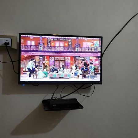Hotel Uttam Nivas อาเมดาบัด ภายนอก รูปภาพ