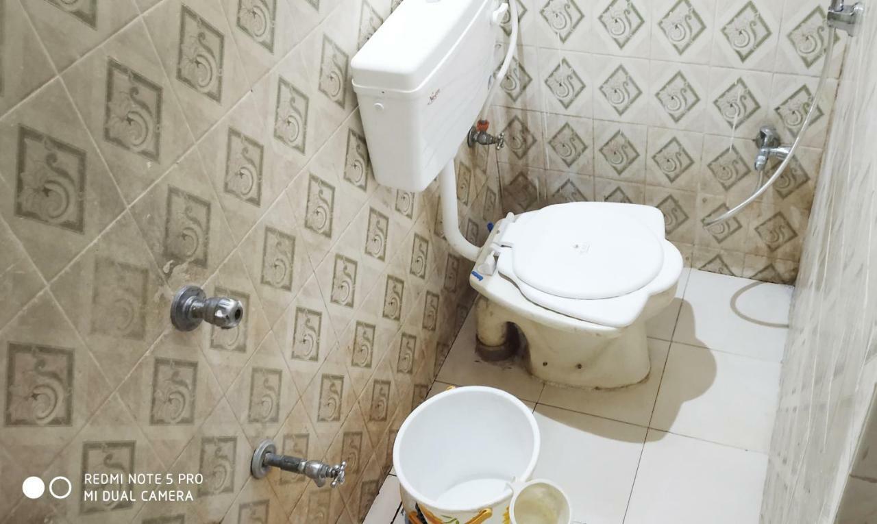 Hotel Uttam Nivas อาเมดาบัด ภายนอก รูปภาพ